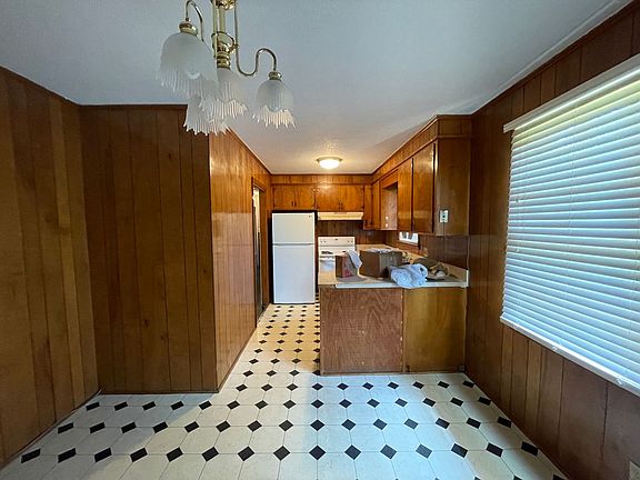 5th image of 6524 Camelot St