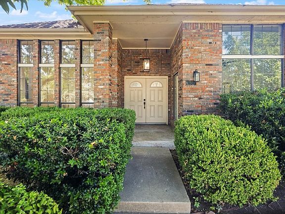 2nd image of 3637 Bluegrass Dr
