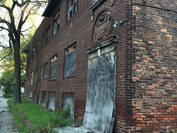 4th image of 1400 Lakefront Ave