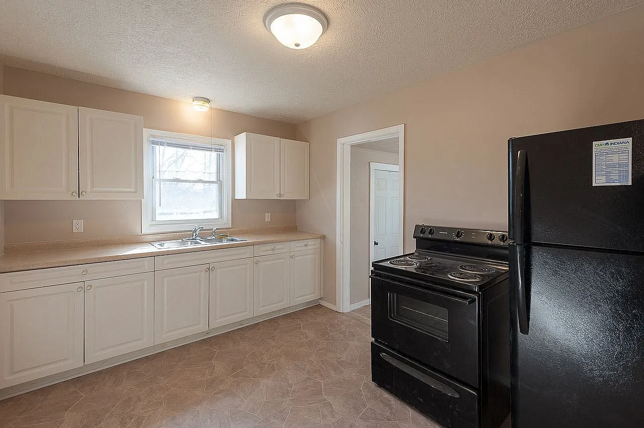 3 bed, 884 sqft, $1,375 — Photo 3