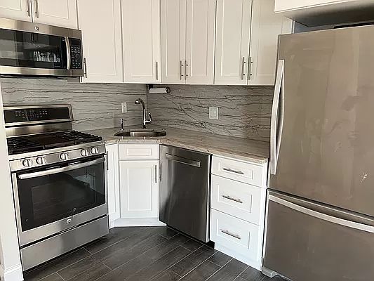 4th image of 330 E 75th St APT 20B