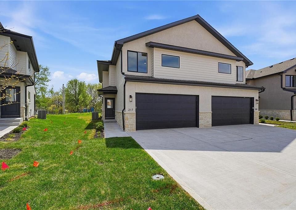 1st image of 218 NW Orchard Ct