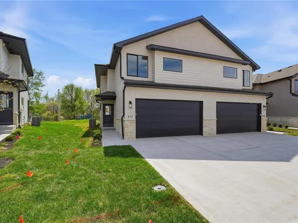 229 NW Orchard Ct, Lees Summit, MO 64063