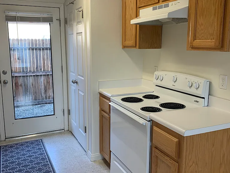 634 W Day Ave #B — Photo 3