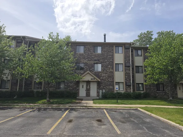 12 Parkside Ct APT 10, Vernon Hills, IL 60061