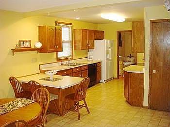 4th image of 245 Bernard St E