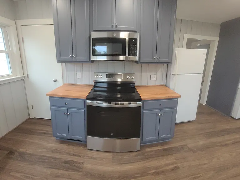 112 Barker St — Photo 16