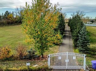 247 E Shore Dr, Rocky View County, AB T1Z0H7