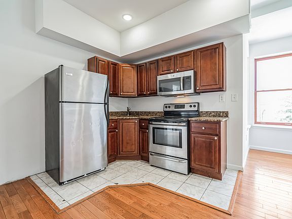 3rd image of 1745 W Diamond St #17031017