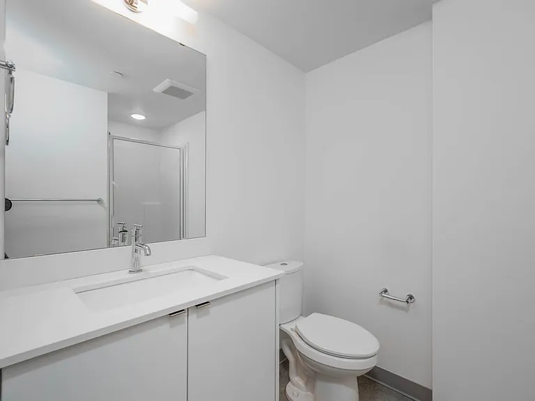 5637 University Way NE — Photo 24