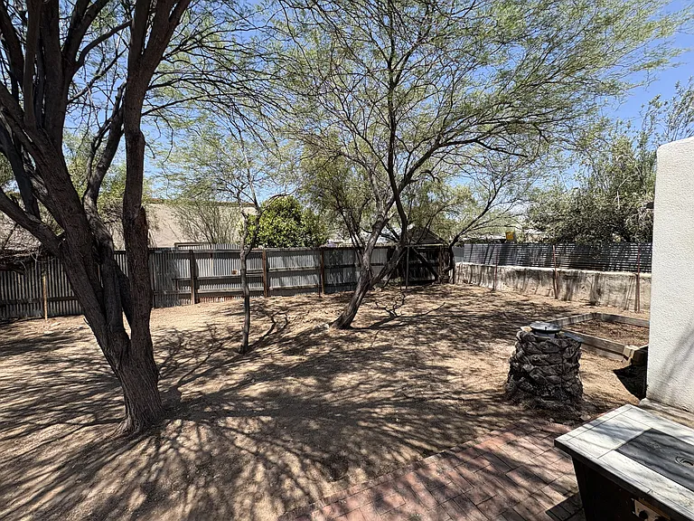 1317 N Dodge Blvd — Photo 30