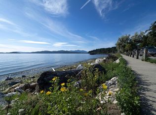 5160 Davis Bay Rd #105, Sechelt, BC V7Z 0H3