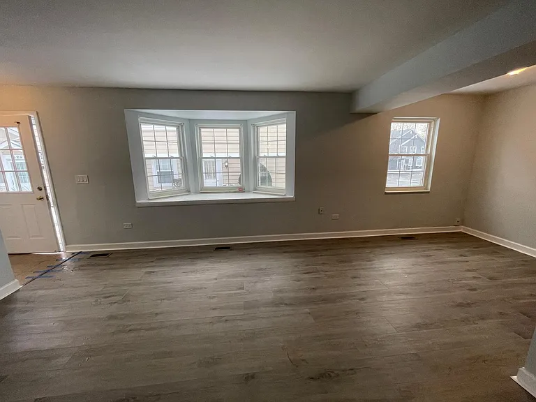 445 N Cambridge Dr — Photo 4