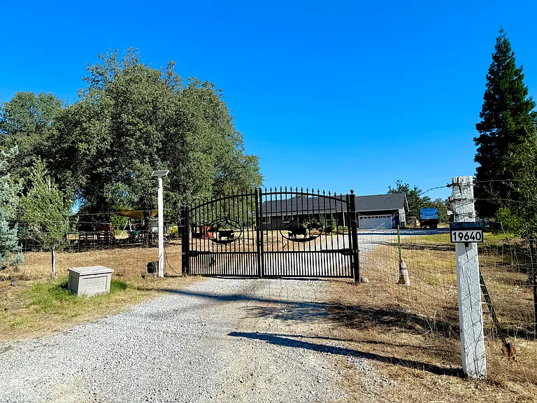 19640 Hendrika Way — Photo 25