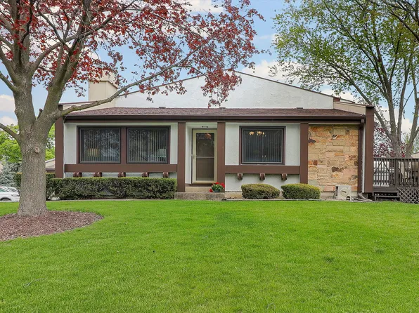 145 Cascade Dr, Indian Head Park, IL 60525