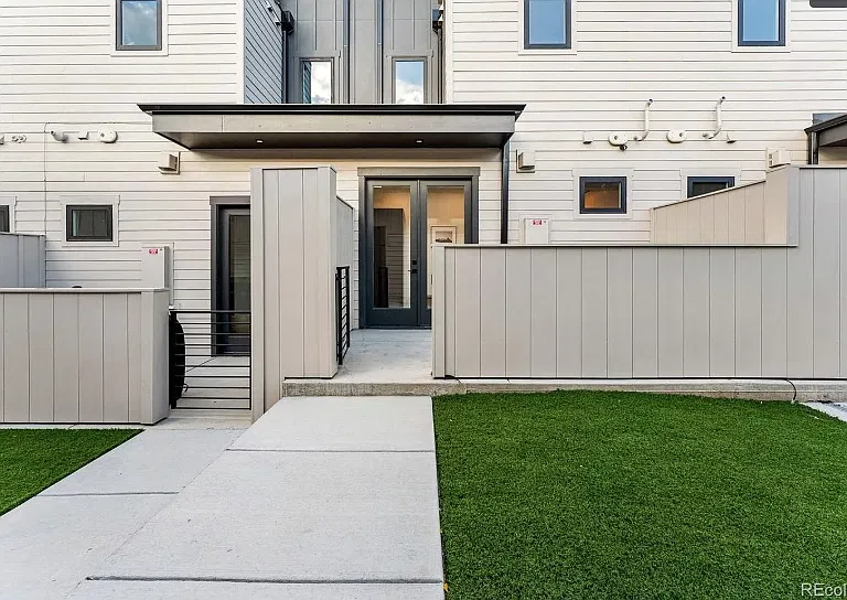 3919 Cook St — Photo 19