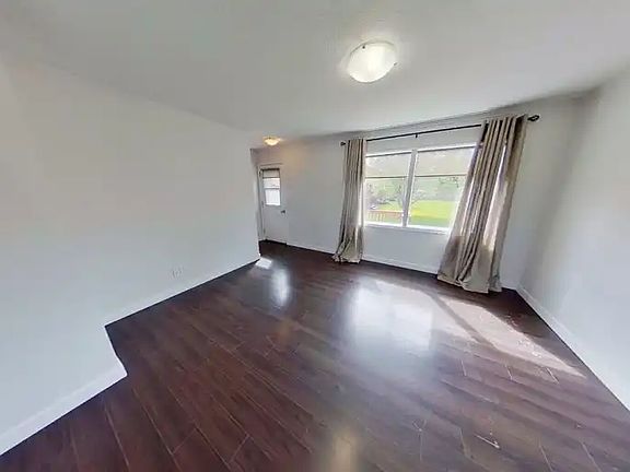 4th image of 114 Hardisty Ave #12