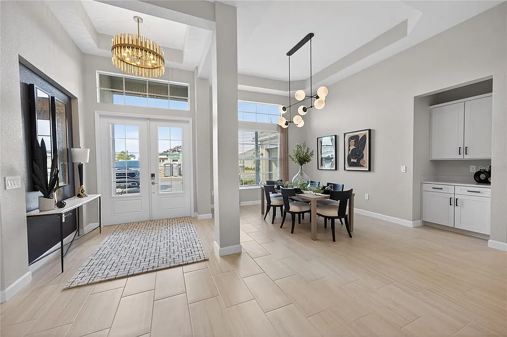 3 bed, 3.0 bath, 2799 sqft, $8,000 — Photo 2