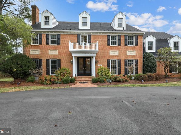 10605 River Oaks Ln