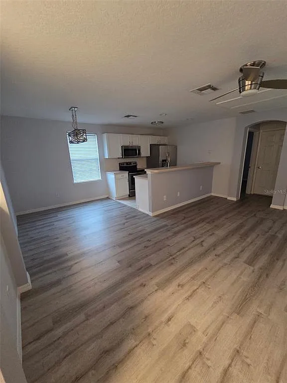1 bed, 735 sqft, $1,999 — Photo 3
