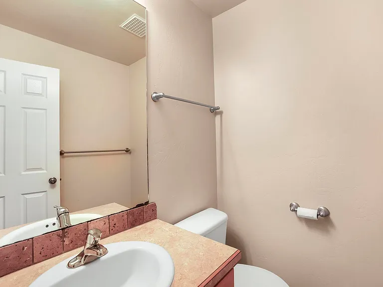 1107 Bailey Ave — Photo 15