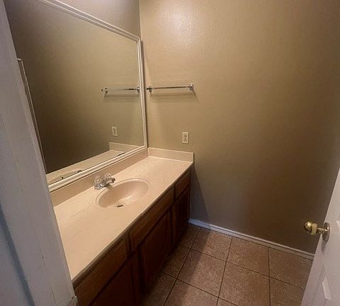 5th image of 2140 Pearl St APT 107