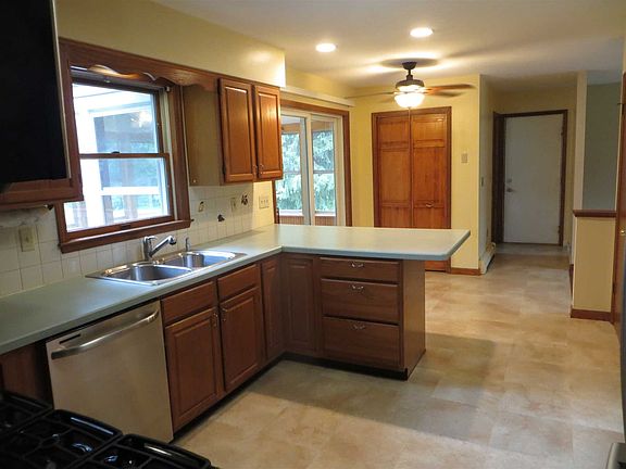 5th image of 87 Connelly Dr
