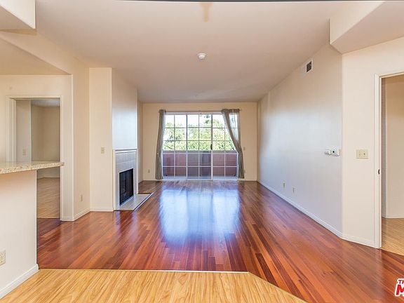 3rd image of 1522 S Saltair Ave APT 204