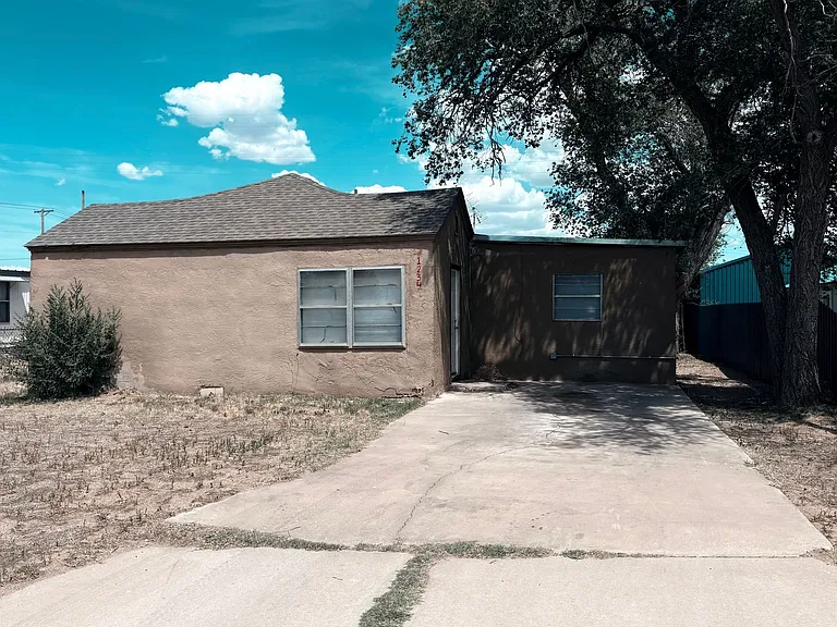 1234 N Abilene Ave — Photo 1