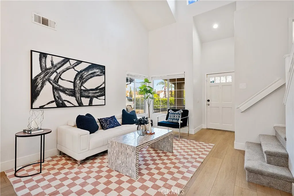 4 bed, 2.5 bath, 1796 sqft, $6,500 — Photo 2