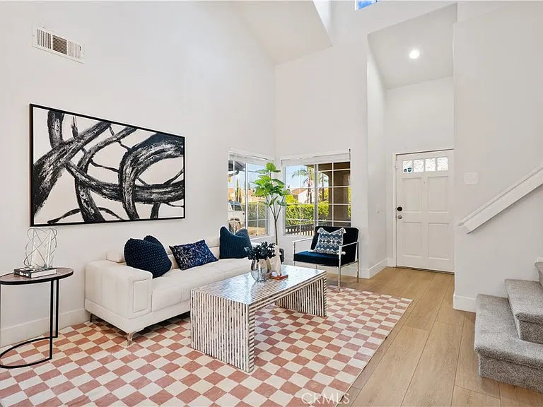 2 Cameron Cir — Photo 2