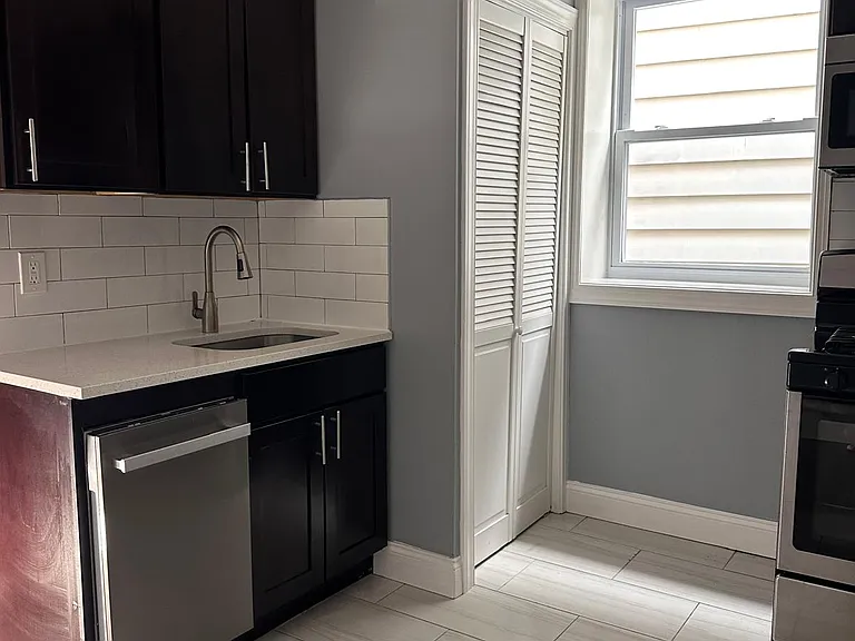 32 Corbin Ave — Photo 3