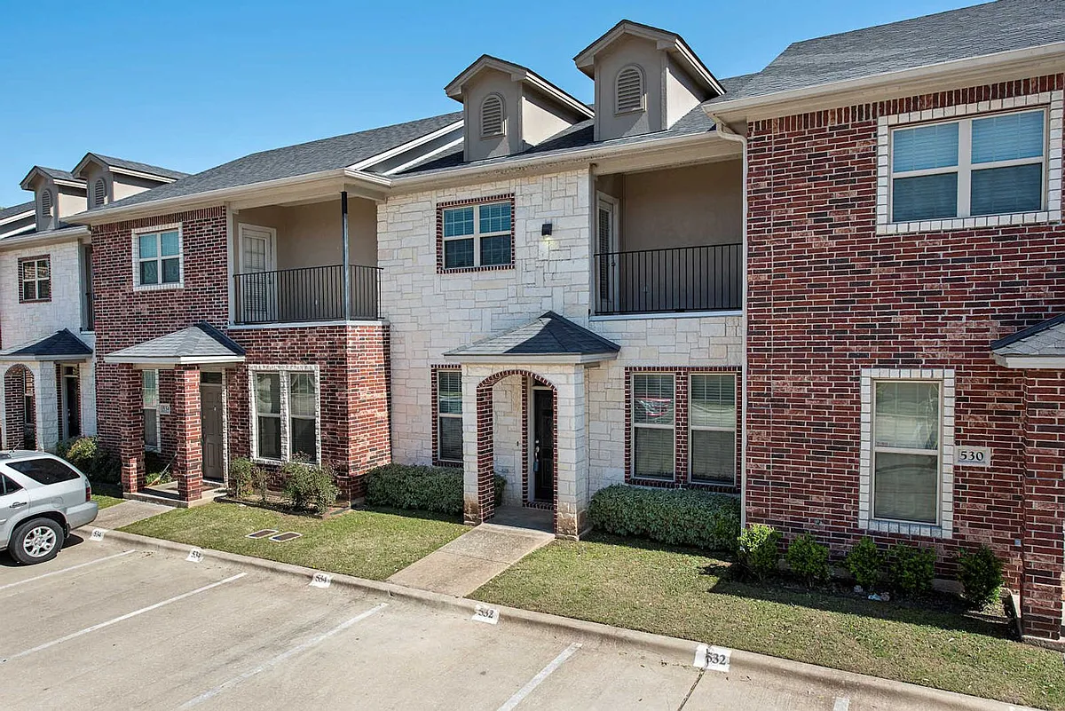 Building Photo - 537 Forest Dr