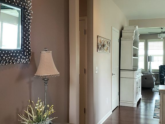 4th image of 12886 Gloria Dr