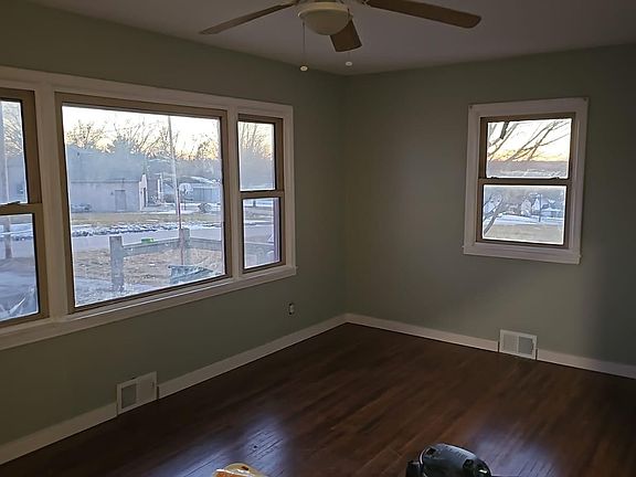 5th image of 118 E Sousek Ave
