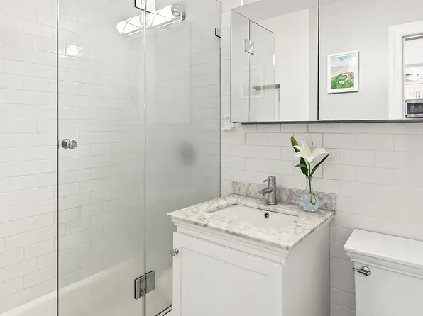 201 East 25th Street image 5 of 7