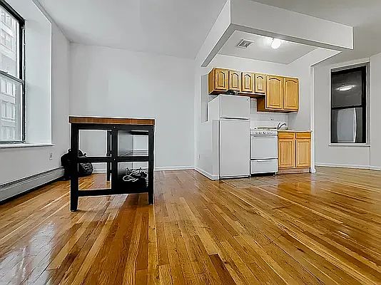 2nd image of 181 E Houston St #3G