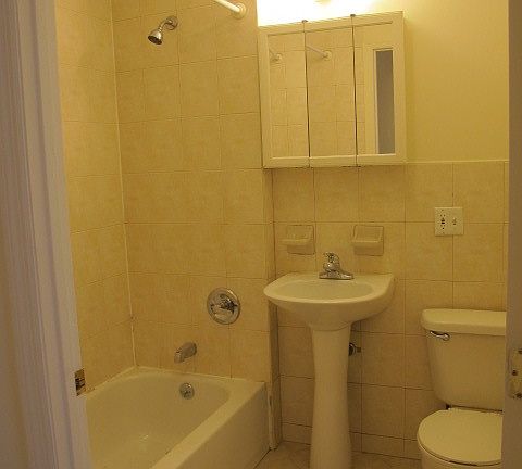 4th image of 25-20 Crescent St #D