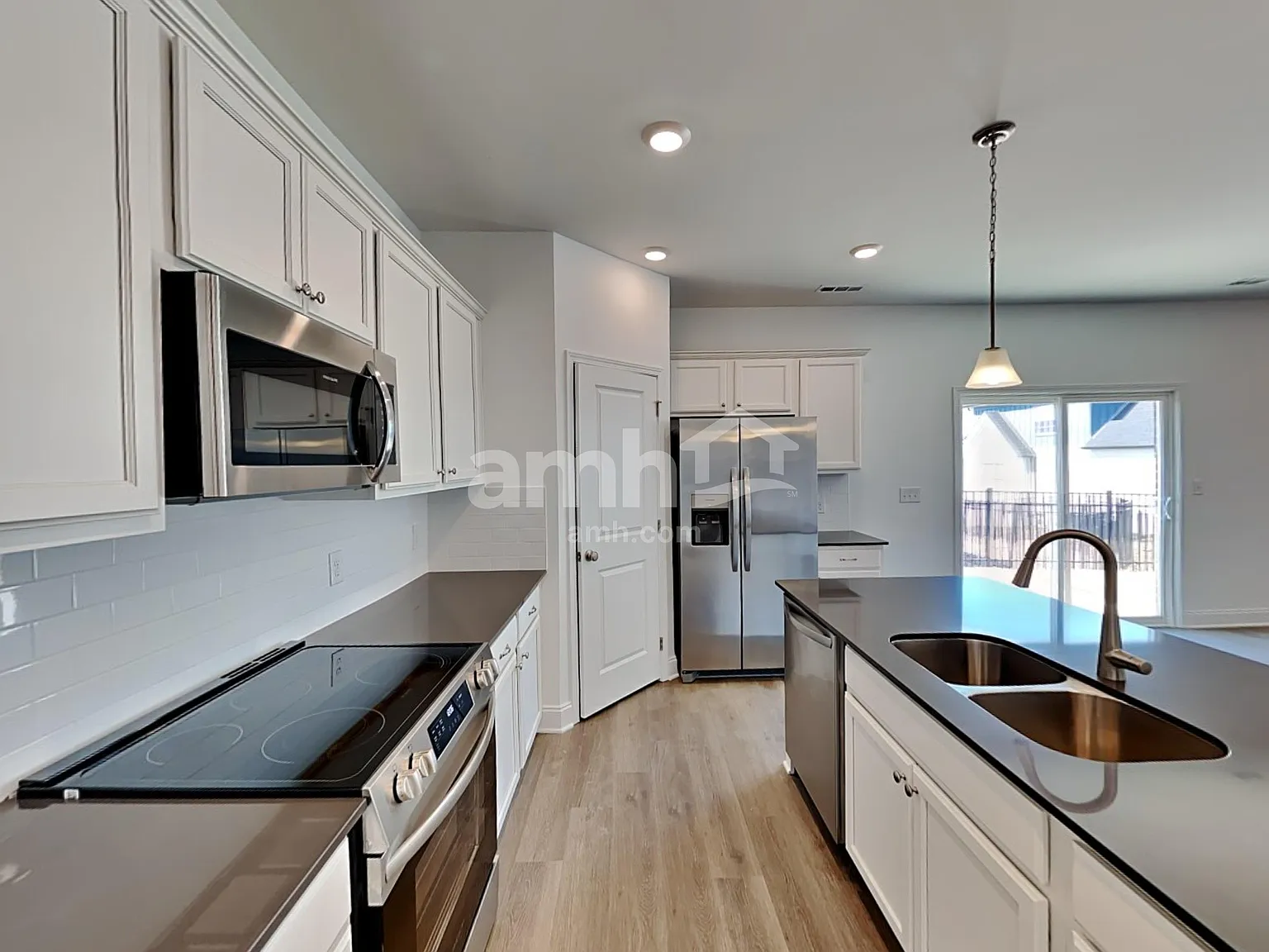 5 bed, 3.0 bath, 2445 sqft, $3,470 — Photo 3