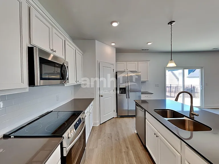 205 Marin Dr — Photo 3