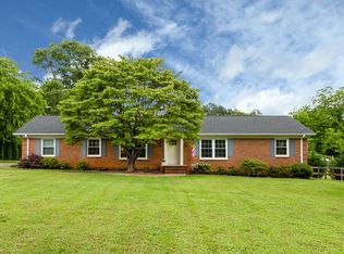 8008 Denbur Dr, Charlotte, NC 28215