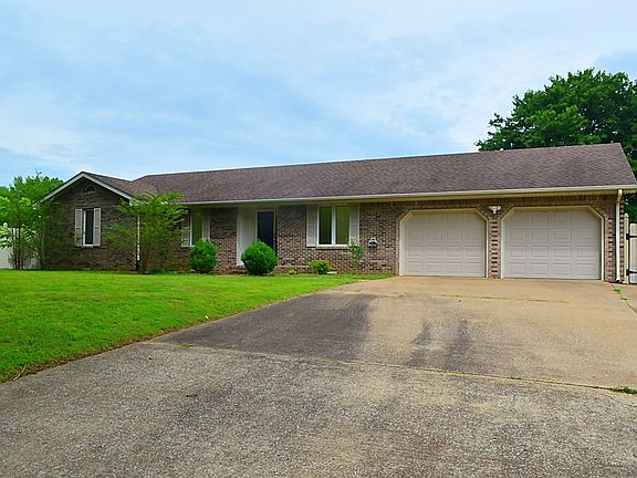 3rd image of 111 Royal Oak Dr