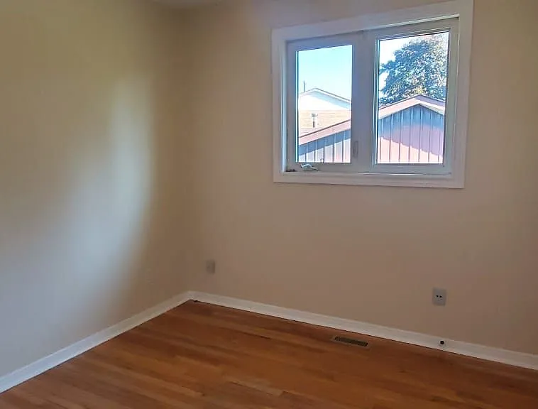 2406 Poplar Cres — Photo 17