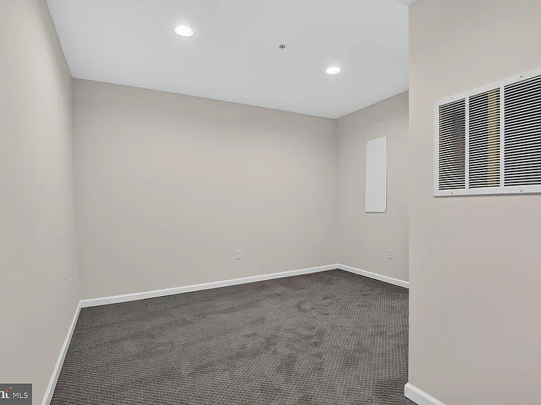 13828 Travilah Rd — Photo 45