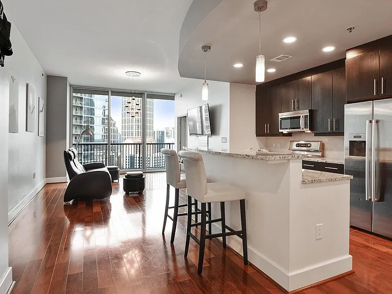 1080 Peachtree St NE #1415FURNISHED — Photo 3