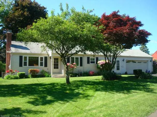 18 Hillscrest Rd, Plainville, CT 06062
