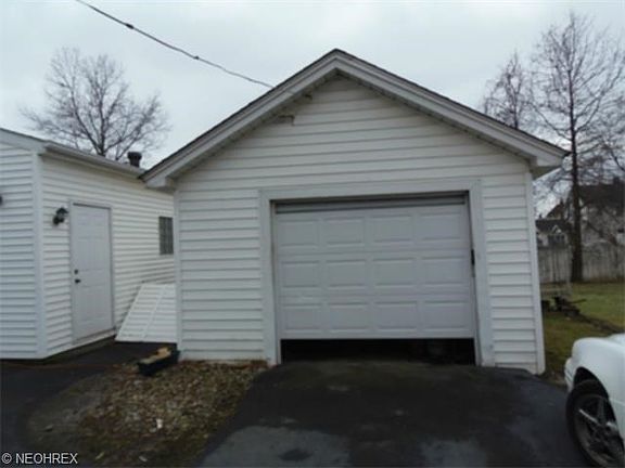 3rd image of 167 Trumbull Ave