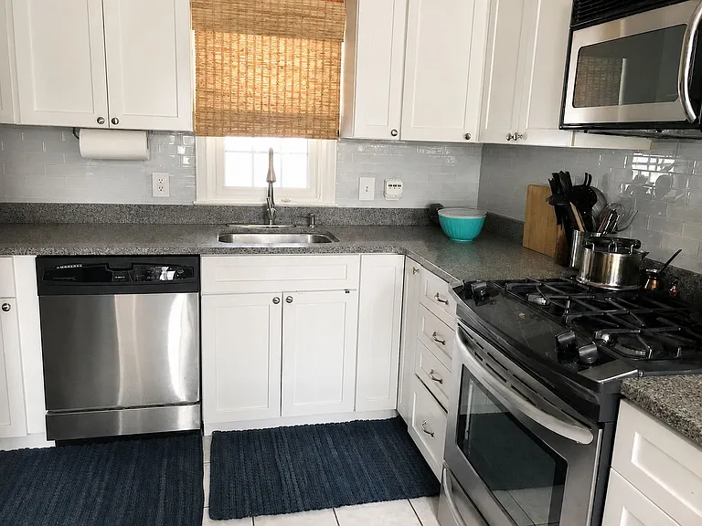 9905 Edgehill Ln — Photo 11