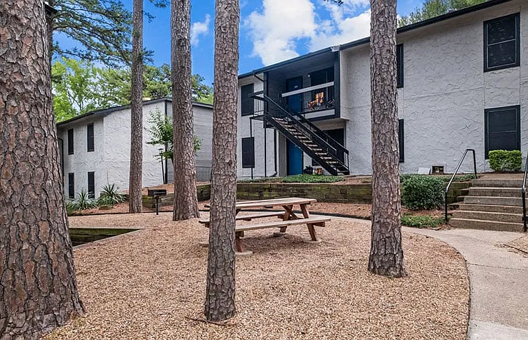 River Oaks Apartments — Photo 19