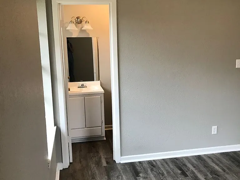 601 Robbins St — Photo 16